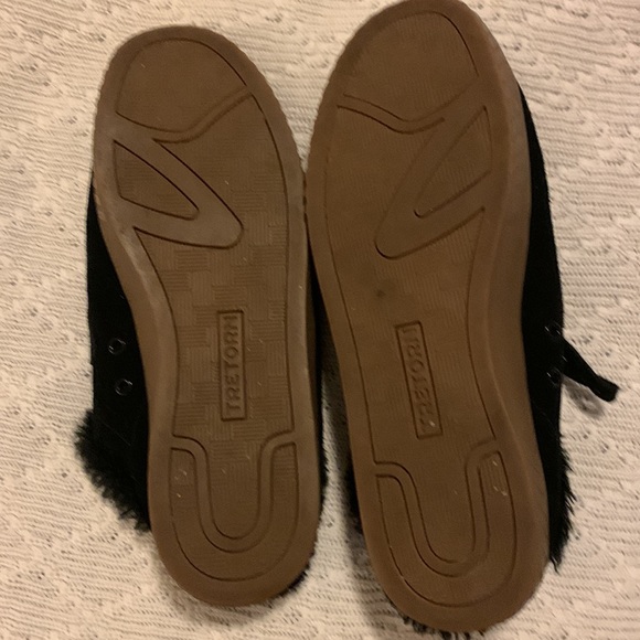 Fuzzy sneaker slip ons - Picture 2 of 3